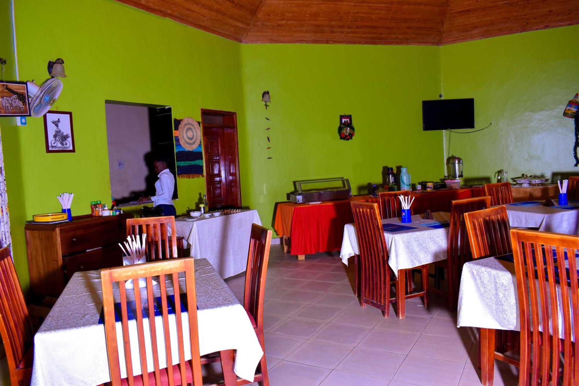 Lavic Country Resort Adjumani Exterior photo