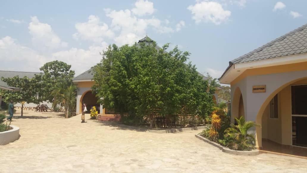 Lavic Country Resort Adjumani Exterior photo